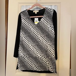 NWT Michael Michael Kors Women Sz-L Blouse, Layered Front, Beautiful🖤🤍Flowers